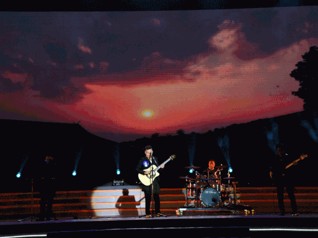 2-7415d538f081488e99c446a79da79f6f.gif